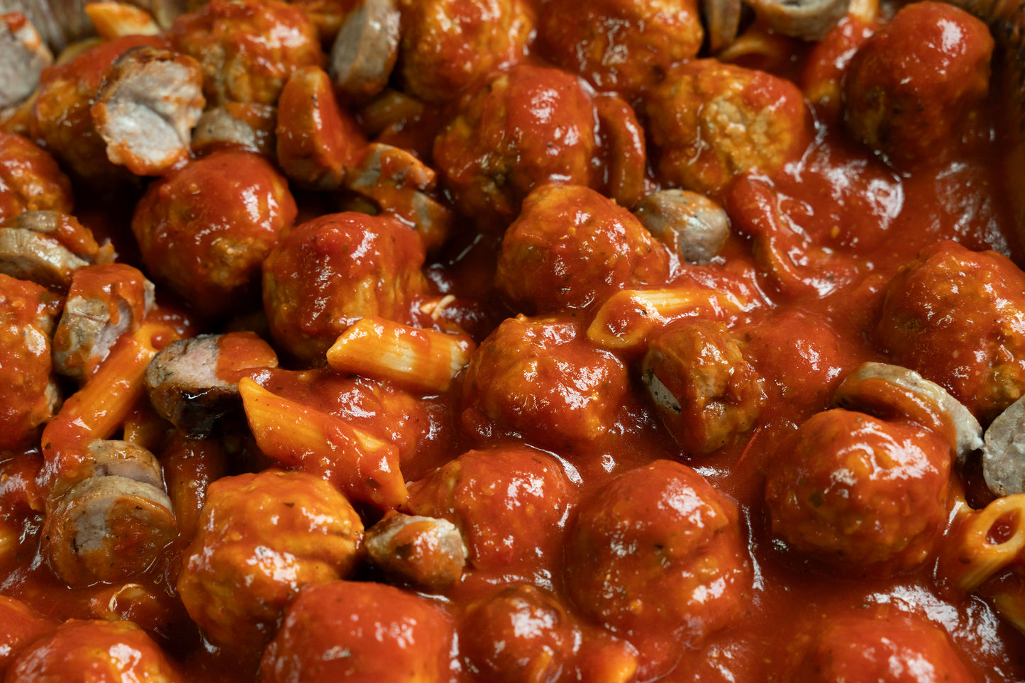 Penne, Sausage, and Meatballs in Tomato Sauce - 2kg