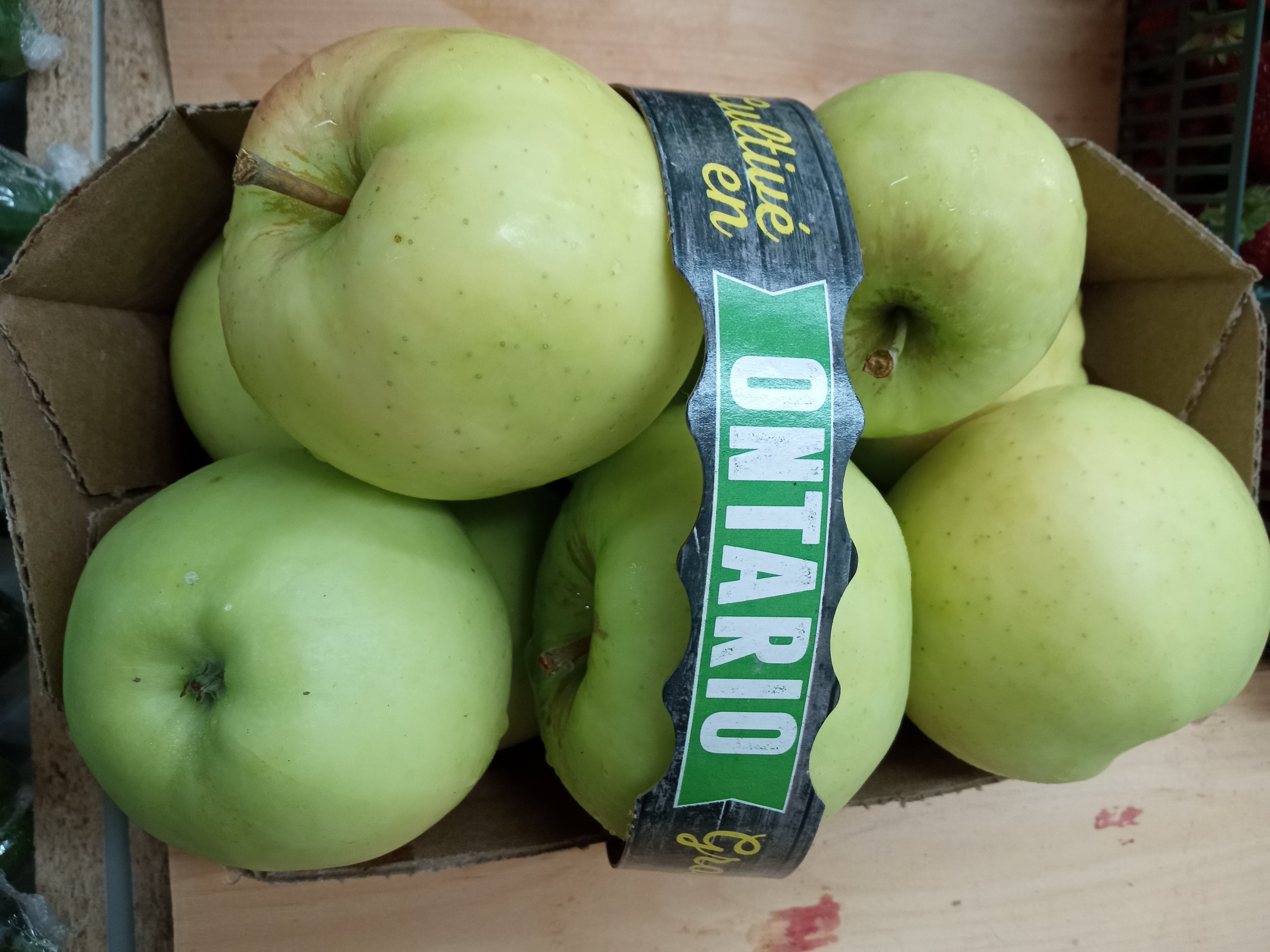 Ginger Gold Apples - 2L basket